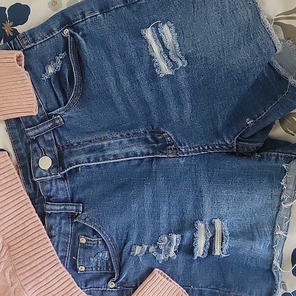 Super Cute Spring Outfit! - Picture 2 of 3